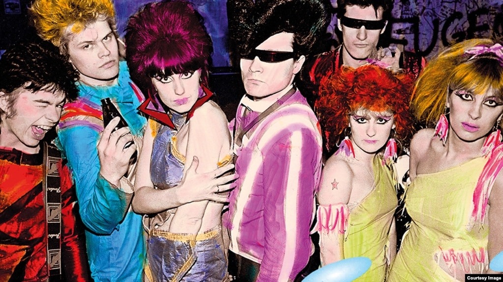 Фрагмент обложки альбома группы The Revillos