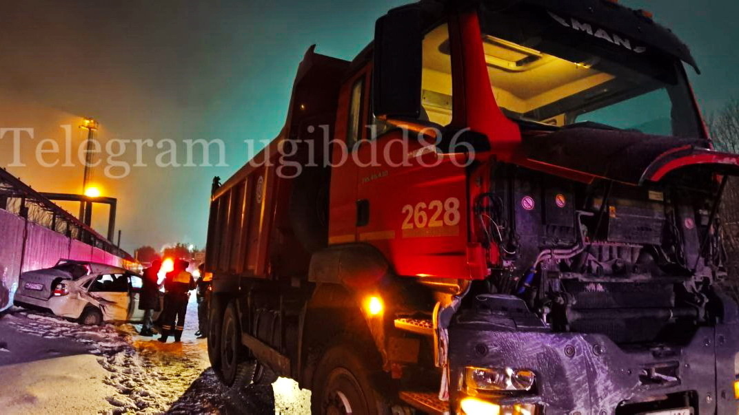    В Сургуте LADA Granta влетела в MAN