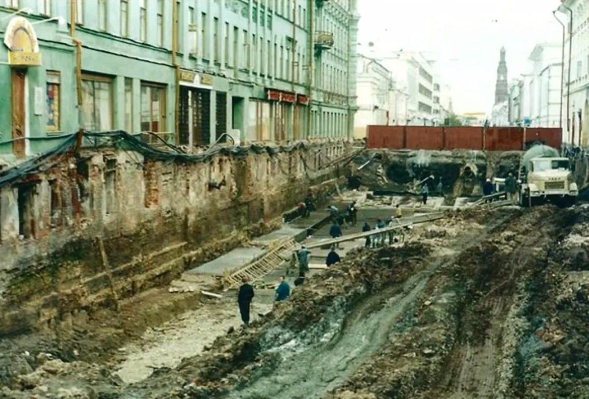 Улица баумана при подготовке к 1000 летию Казани. Фото vk.com 