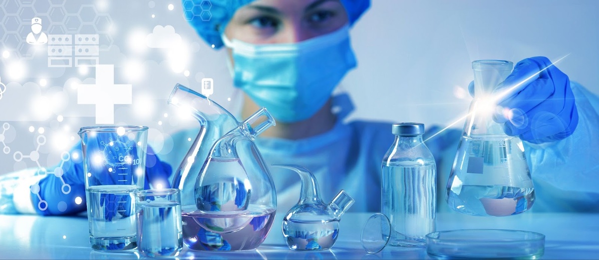 Источник изображения: <a href="https://ru.freepik.com/free-photo/front-view-doctor-wearing-with-substances_35436183.htm#fromView=search&page=1&position=51&uuid=d48a4de6-8670-4ff5-8d01-153fab75e255">Изображение от freepik</a>