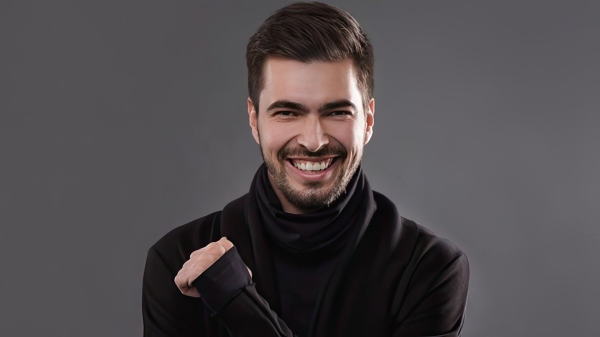  Певец и юморист Вячеслав Макаров