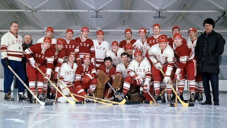 Сегодня я решил напомнить вам о том, как выглядели некоторые советские хоккеисты. 