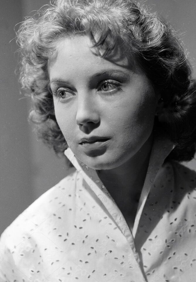 Елена Добронравова