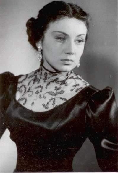 Елена Добронравова