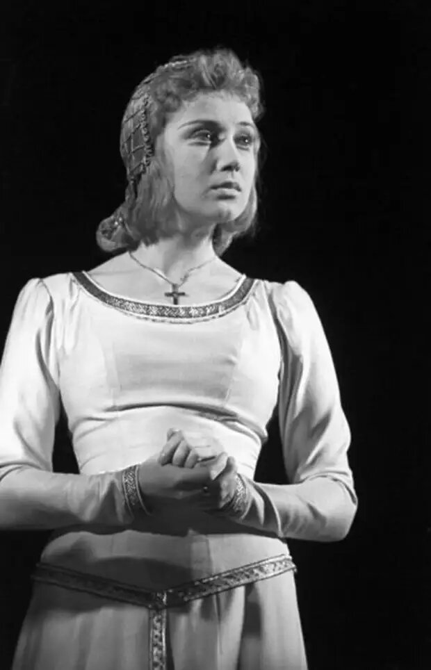 Елена Добронравова