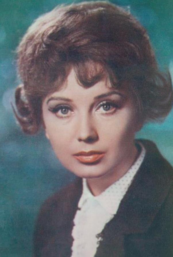 Елена Добронравова