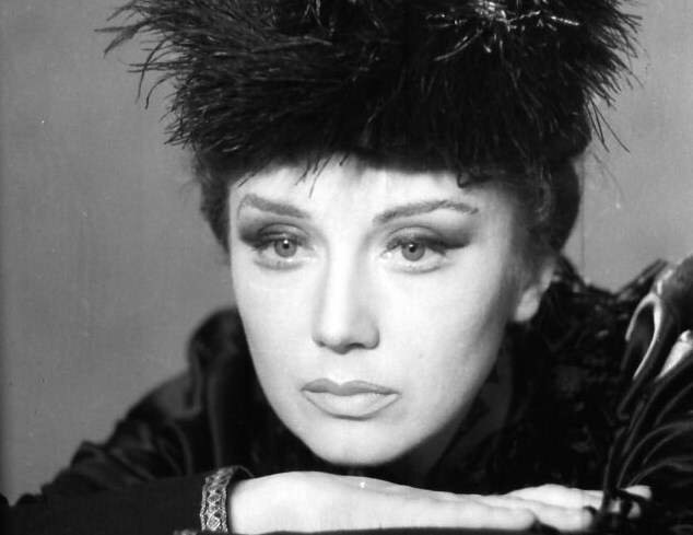 Елена Добронравова