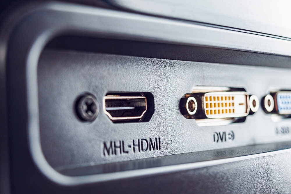    HDMI-порты телевизора бывают разные. / Фото: iStock