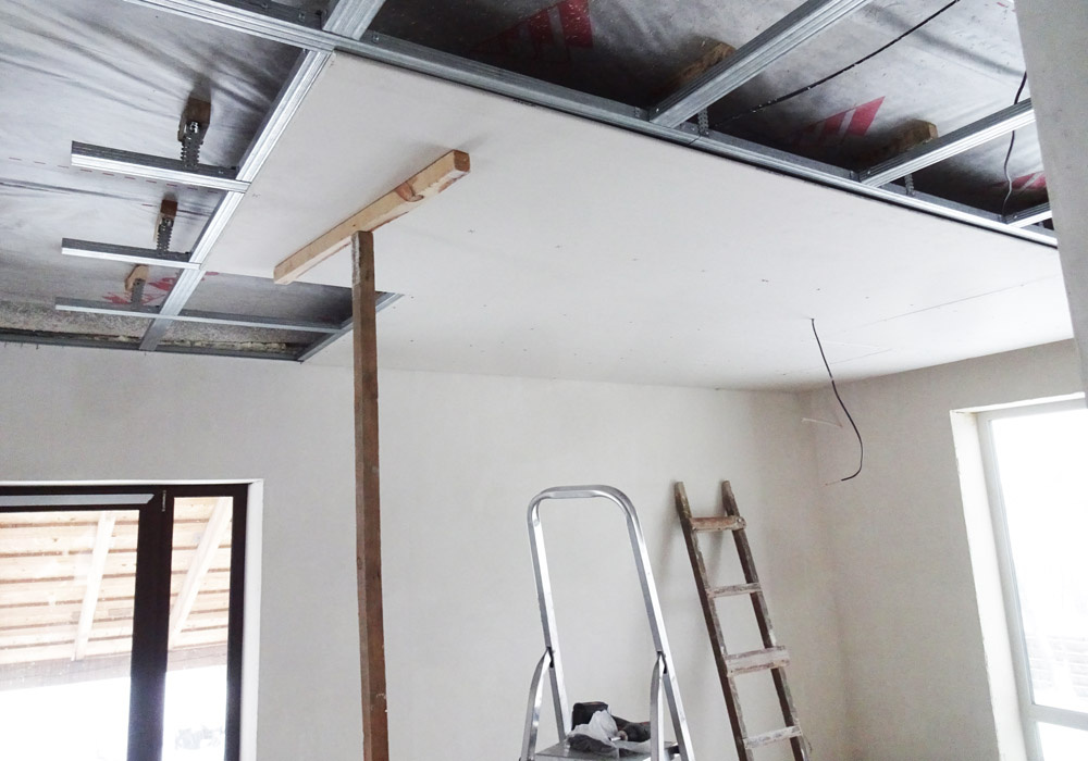 Потолок опущен