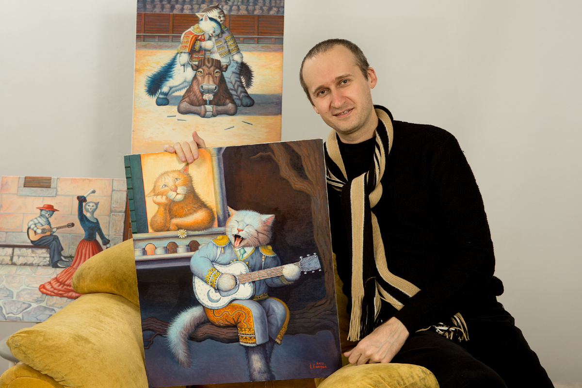 Я с картинами написанными для выставки в Мадриде.