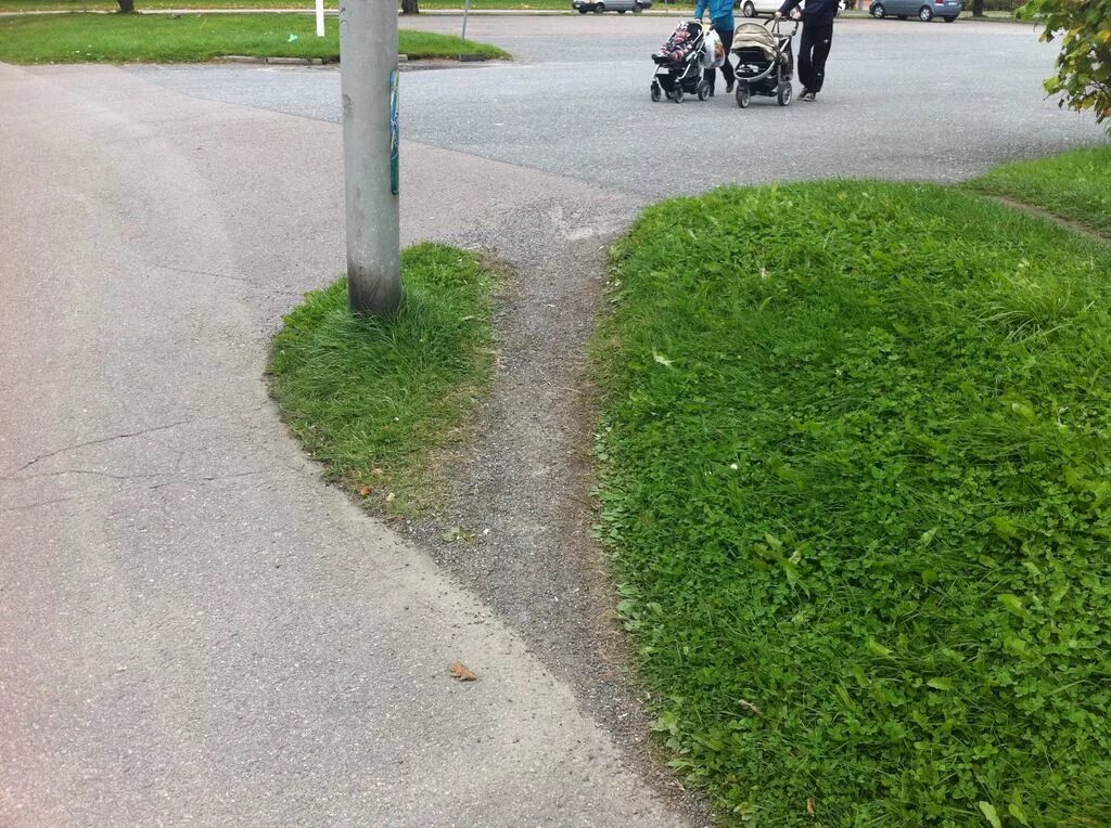 Интересно, сколько времени сэкономят те, кто ходят по этой тропинке?