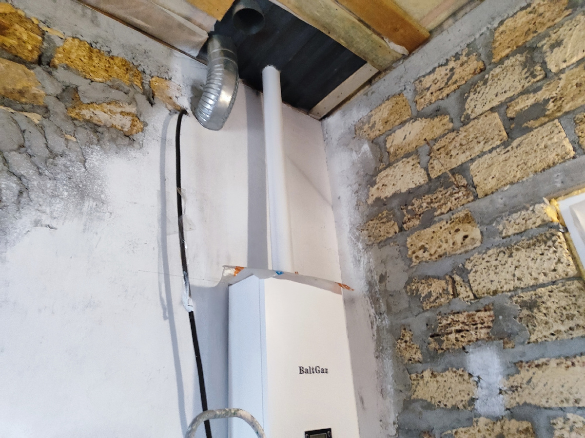 в процессе подготовки к подключению и подведению газа