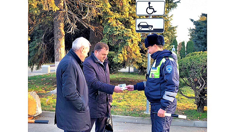    В Курганинске прошла акция «Водитель, уважай инвалидов!»