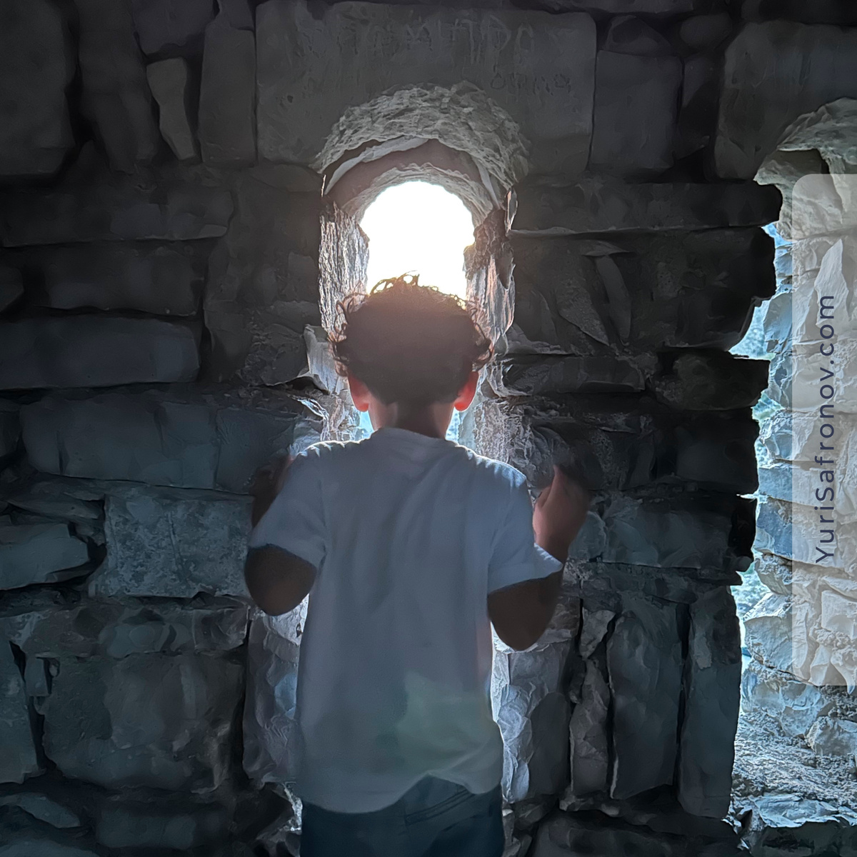 На фото – Гимринская башня (Дагестан), август 2023, автор – Ю. Сафронов.