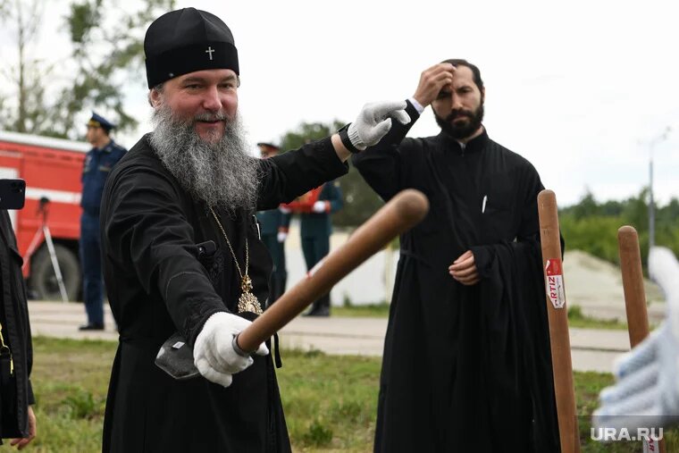 Даниил Сидоров (справа) служил в храме и был одним из первых помощников Евгения Кульберга (слева). Фото: Владимир Жабриков © URA.RU