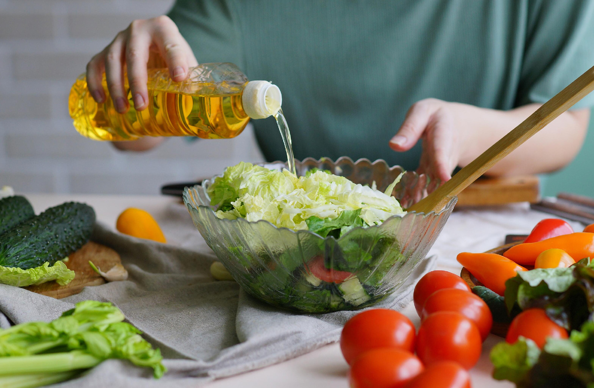 Приготовление салата (с) iStock