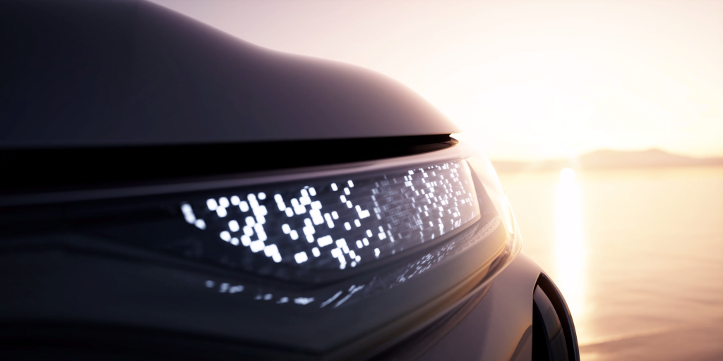 Главная изюминка автомобиля — уникальная анимированная светотехника с 8 сценариями.