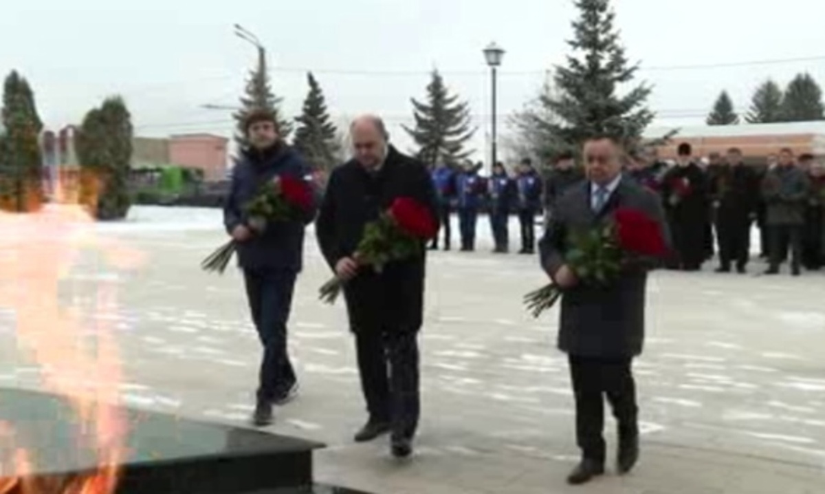    Сегодня к могиле неизвестного солдата в Курске возложили цветы