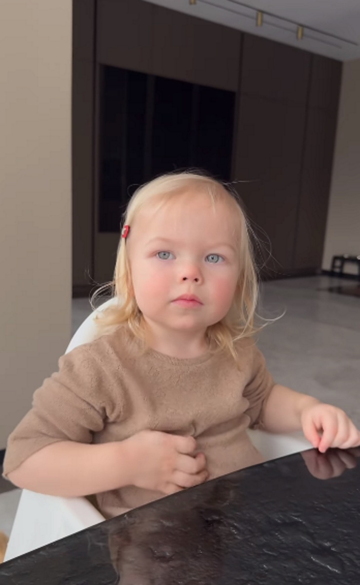 Дочка Ольги Орловой Анечка может похвастаться пухлыми щечками. Фото: соцсети