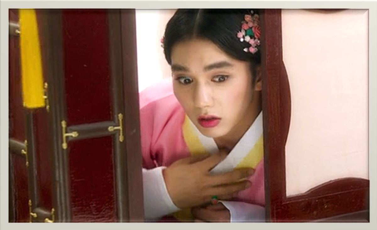 В образе трепетной барышни.