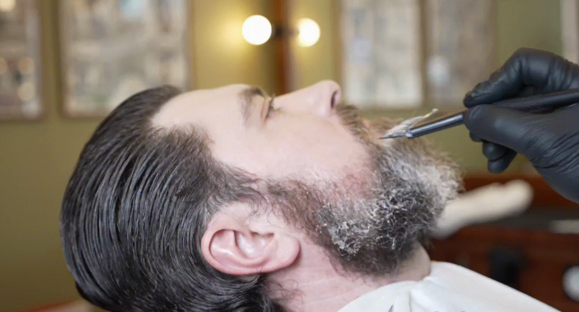 Процесс камуфляжа бороды