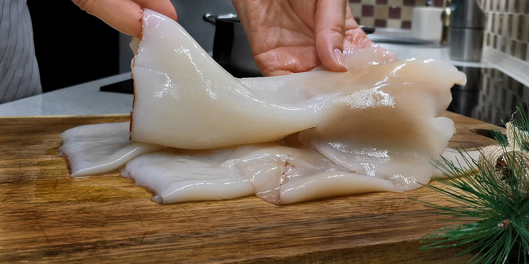 Улетает на ура, а разгадать состав никто не может. Вот это вкус! Самый интригующий салат с кальмарами "Розовый фламинго" на Новый год