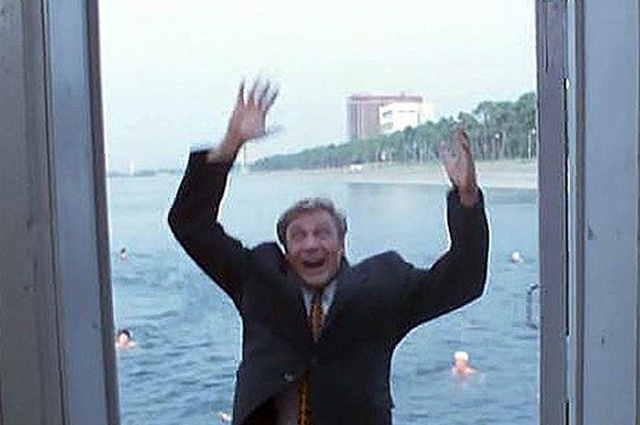 Кадр из советской комедии «Любовь и голуби»