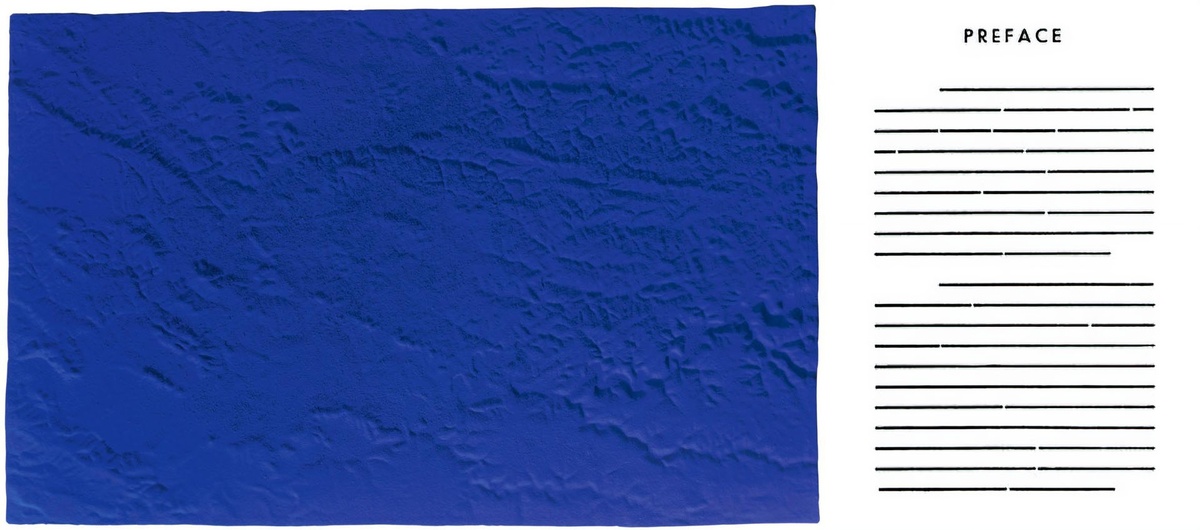    Слева — работа Ива Кляйна «Рельеф Планетар», 1961 год. Справа — предисловие Клода Паскаля к альбому с монохромами, 1954 год