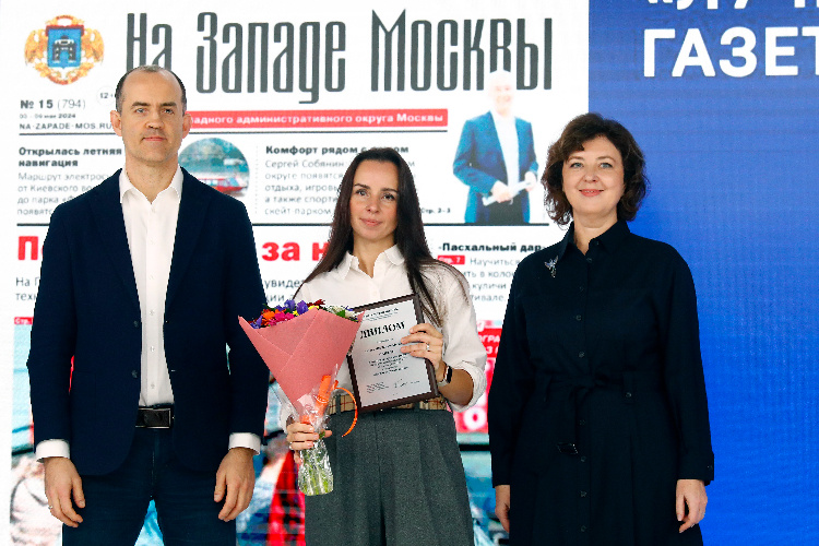    Александр Найданов, Дарья Буравчикова и Юлия Казакова. Фото: Игорь Харитонов