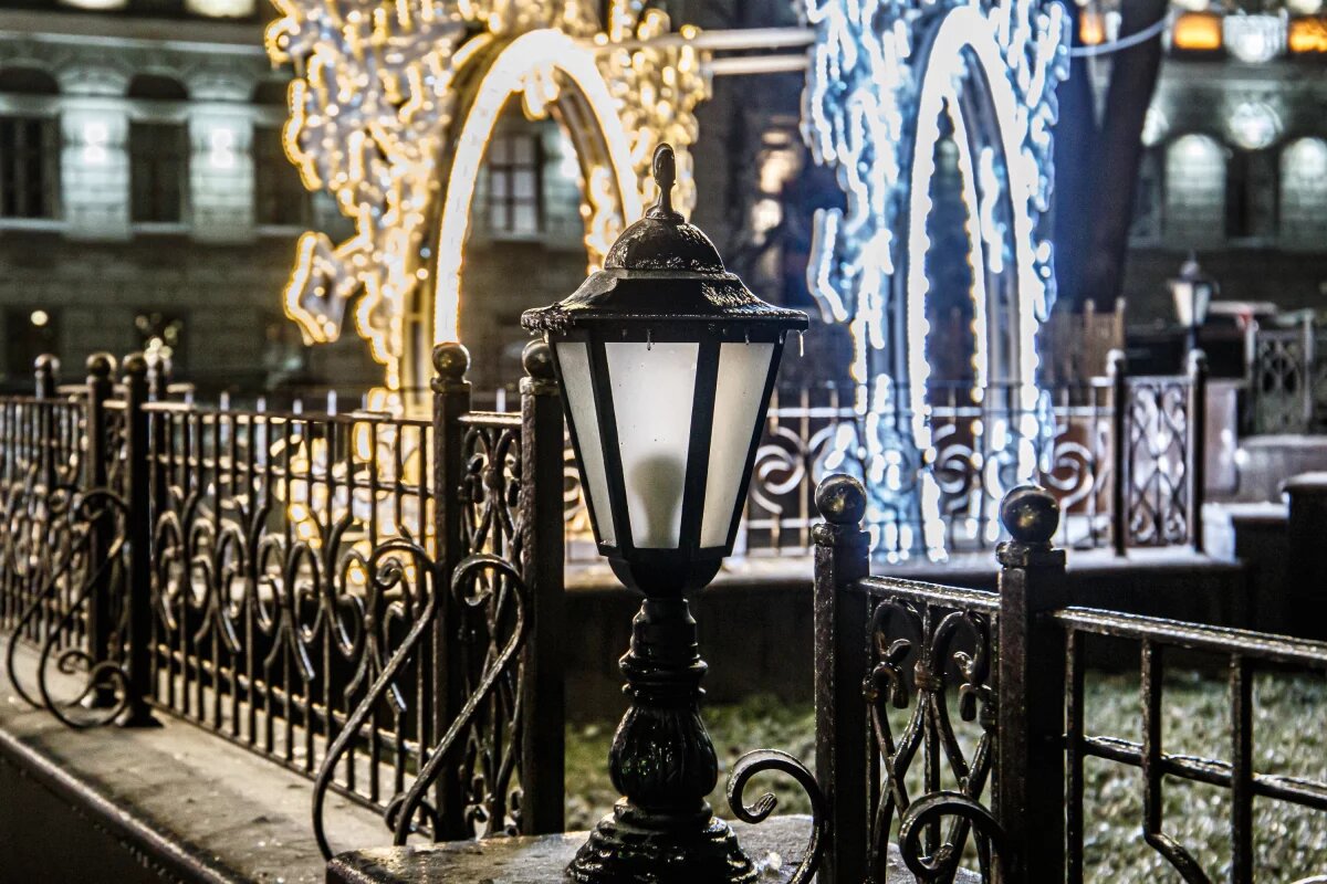    Власти Ростова решили не тратить деньги на покупку новогодних украшений