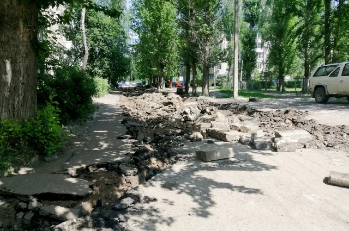    В Ярославле работы на 19 детских площадках закончат только весной