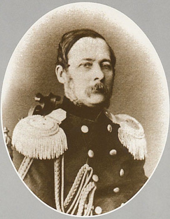 Имеется и фотография героя нашей статьи