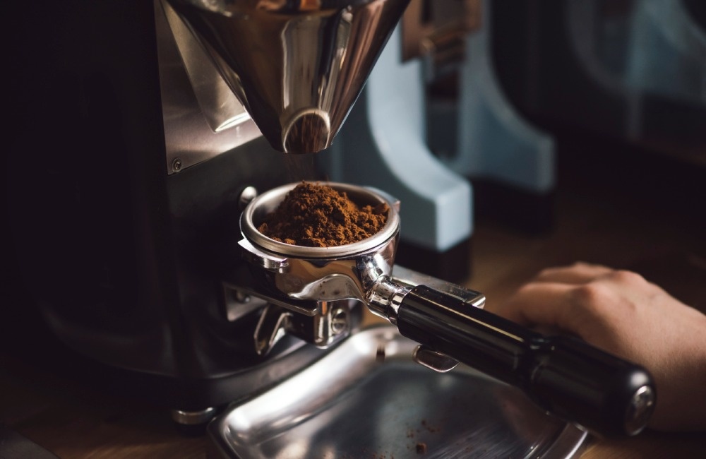 Помол для лунго может быть чуть крупнее, чем для эспрессо. 