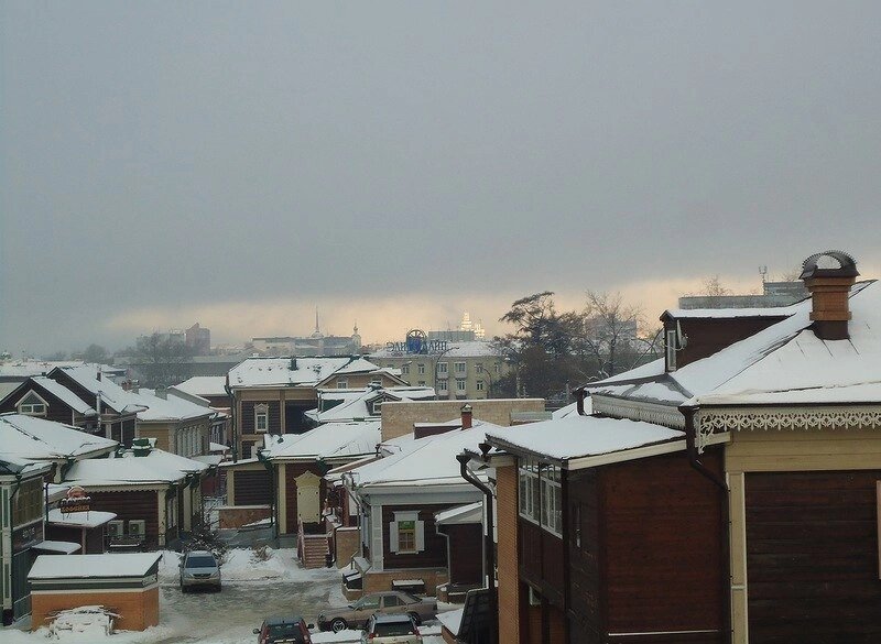 на этом фото мне нравится просвет вдалеке - пусть будет метафора нашей нынешней жизни, что ли?