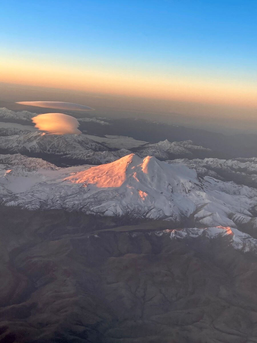 Эльбрус. Октябрь 2024. За фото спасибо И.Г. (имя раскрывать не буду, но он поймет :)