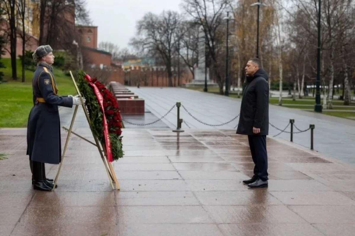   Венок к Могиле Неизвестного солдата в Москве возложил псковский губернатор