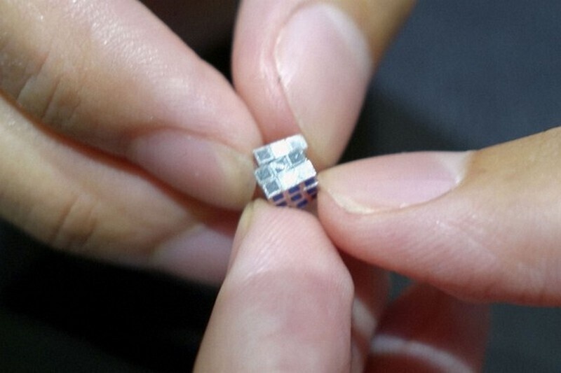    Видео: самый маленький в мире кубик Рубика меньше 5 миллиметров