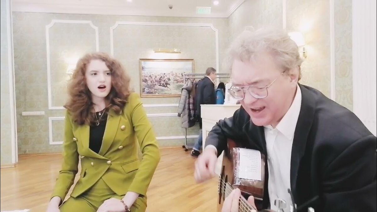 фото из интернета. Есения с кавалером.