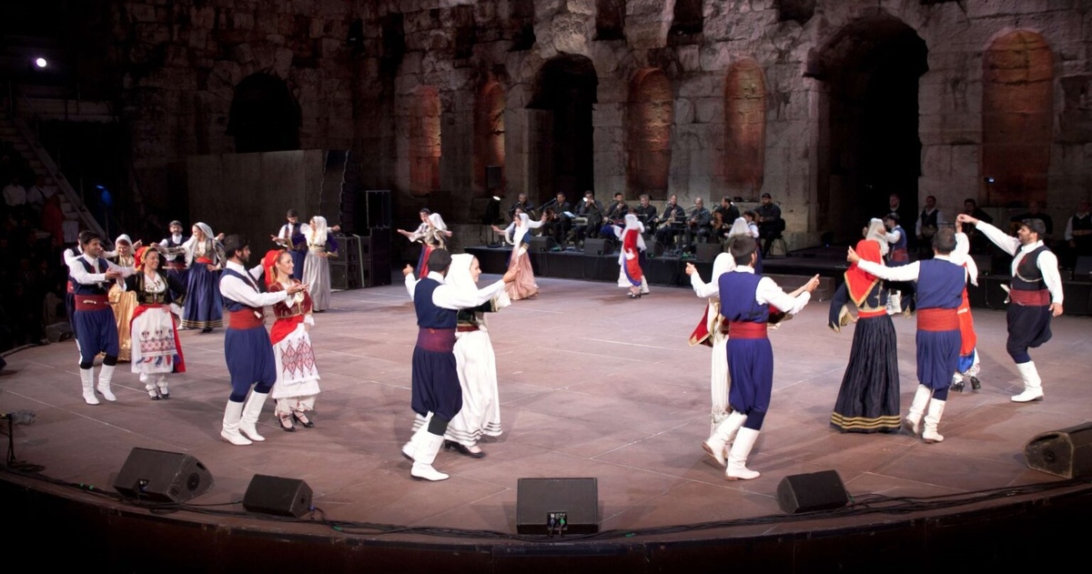 Суста на сцене Иродиона (в Афинах)