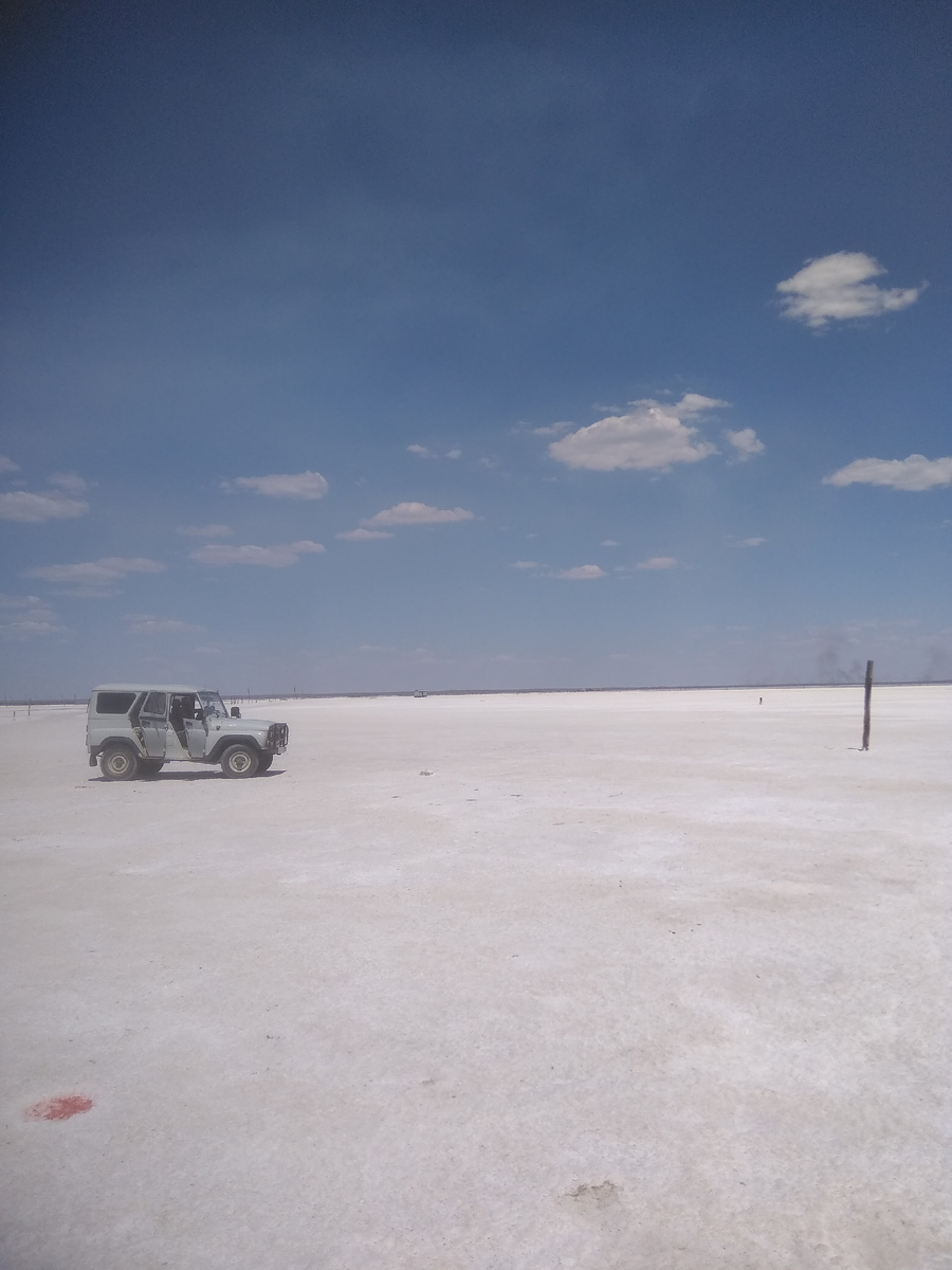 Перемещение возможно вот на таких УАЗиках