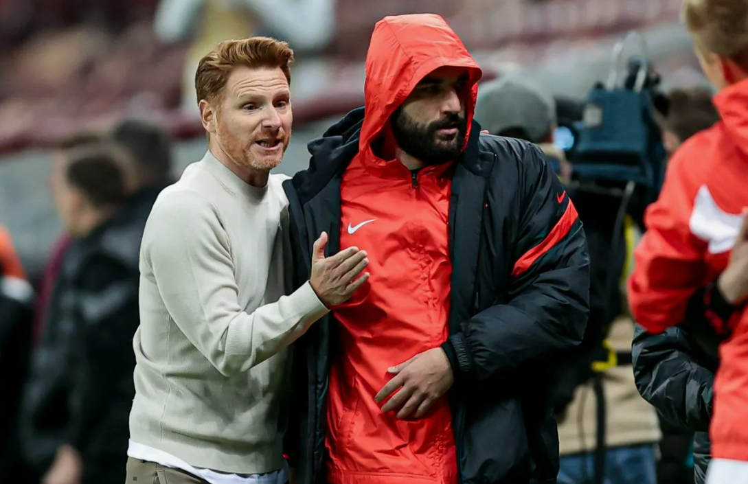 Бывший главный тренер "Спартака" Гильермо Абаскаль и бывший защитник красно-белых Георгий Джикия. Фото: соцсети