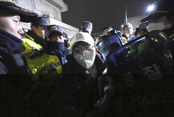    Обстановка возле здания Национальной ассамблеи