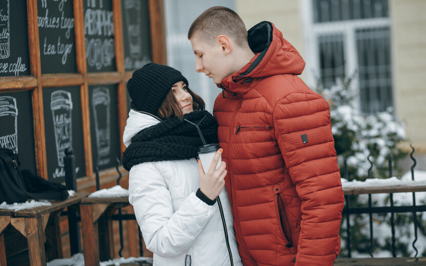  Декабрьские именинники душевные и нежные с дорогими людьми. Фото: Freepik