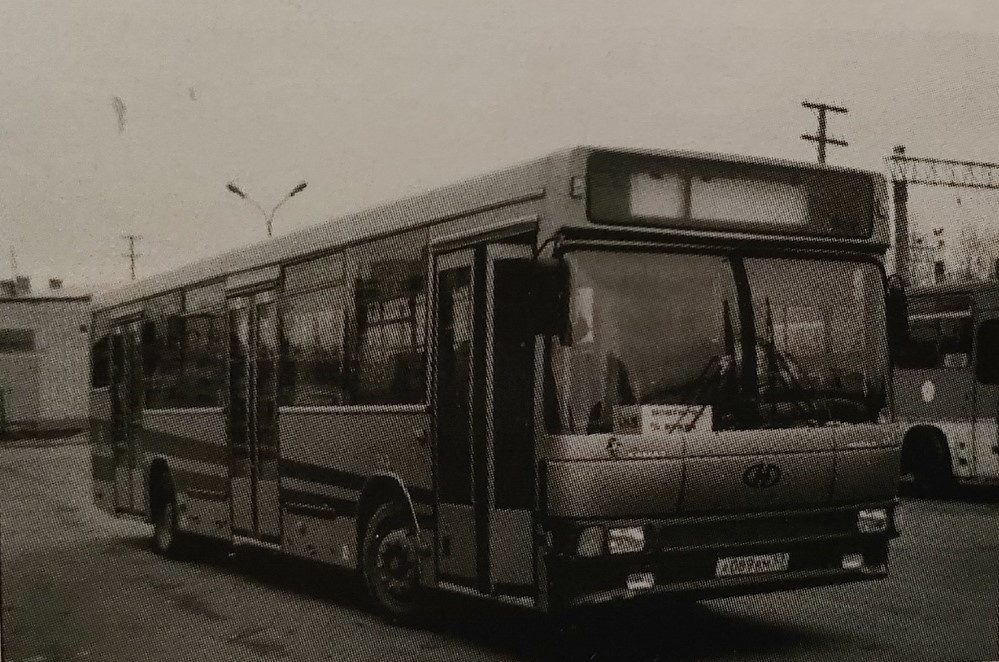 Один из первых НефАЗ-5299. Фото из книги: Кануннииков "Отечественные автобусы и троллейбусы: 1900-2000 гг." / С. Канунников, М. Шелепенков. - Москва : За рулем, 2014. - 416 с.