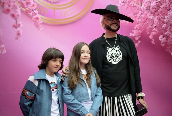    Певец Филипп Киркоров с дочерью Аллой-Викторией и сыном Мартином