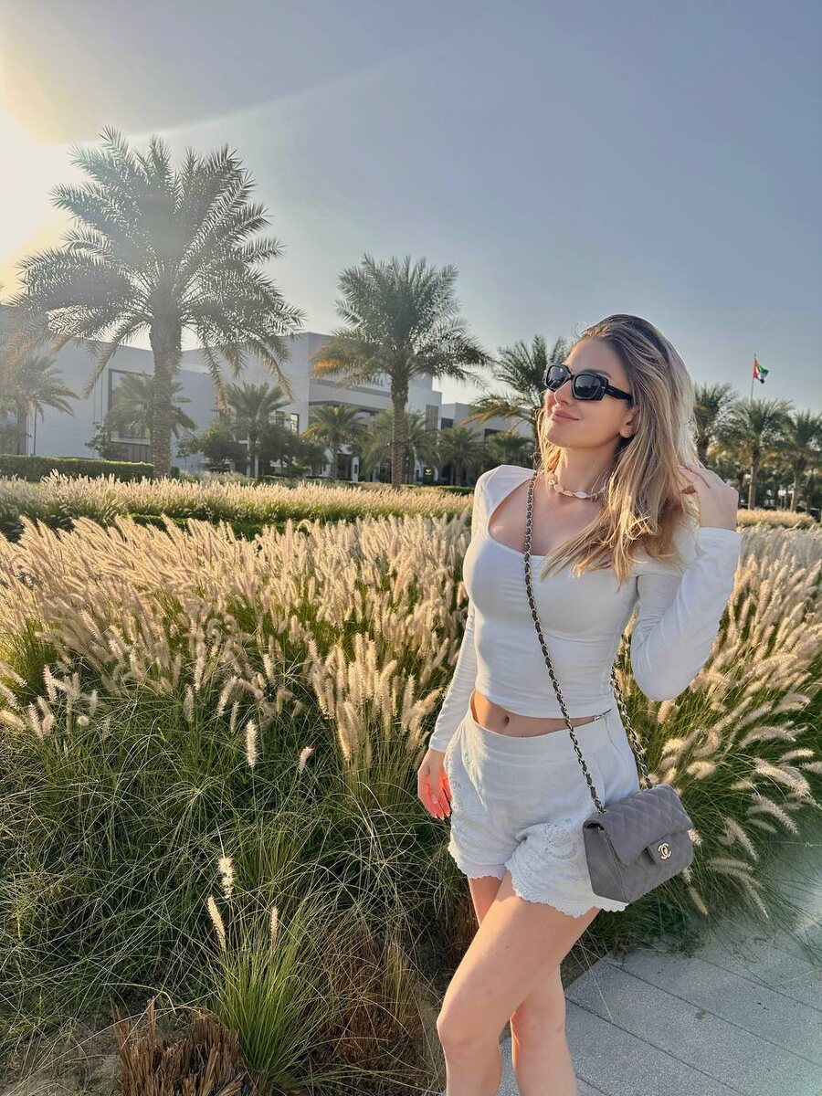 Давай честно. Сколько времени ты уже хочешь зарабатывать на своих знаниях онлайн, но так и не начала?
 Смотри на этот опрос. Ты не одна такая. 62% тоже говорят: "Пока нет, но хочу."

Почему это происходит?
 • Ты думаешь, что нужно иметь идеальный продукт.
 • Кажется, что конкуренция огромная, и ты не знаешь, как выделиться.
 • Не понимаешь, как сделать первый шаг, чтобы это реально приносило деньги.

Я знаю, что это страшно. Но знаешь, что самое страшное? Смотреть, как твоя мечта становится мечтой других людей, а может и менее умных и опытных, чем ты.


Есть выход. 15 декабря я проведу практикум "Бизнес", который изменит твой взгляд на заработок онлайн.

🔥 Что ты получишь:
 • Узнаешь, как монетизировать свои знания, даже если у тебя пока нет аудитории.
 • Разберёшься, как построить систему, которая работает на тебя, пока ты отдыхаешь.
 • Поймёшь, как создать продукт, который купят, даже если ты новичок.

Это практикум для тех, кто хочет: 💡 Начать с нуля. 💡 Выйти на стабильный доход онлайн. 💡 Получить готовую стратегию без воды.

Где записаться? 
👉 Предзапись уже открыта: Зарегистрироваться на практикум https://alexaonik.com/telegram