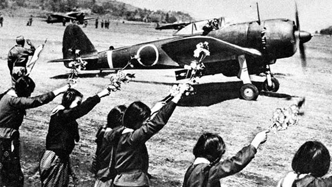 Проводы камикадзе в полет. Фото из открытых источников.
