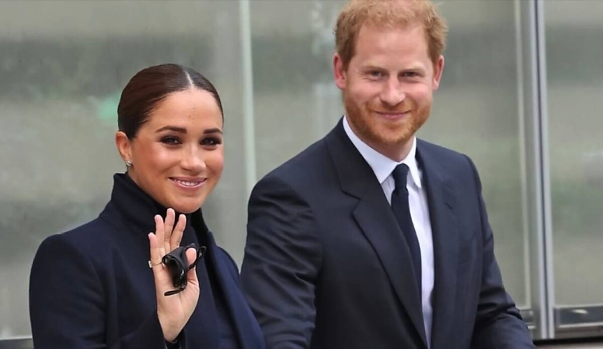 Скриншот из видео YouTube-канала blushsupreme