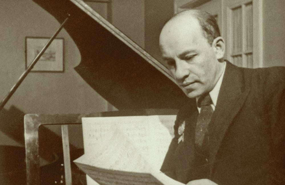 Исаак Осипович Дунаевский в рабочем кабинете / Москва. Март 1941 г. / Фотограф: М. Рунов / РГАКФФД. Арх.№ 0185788