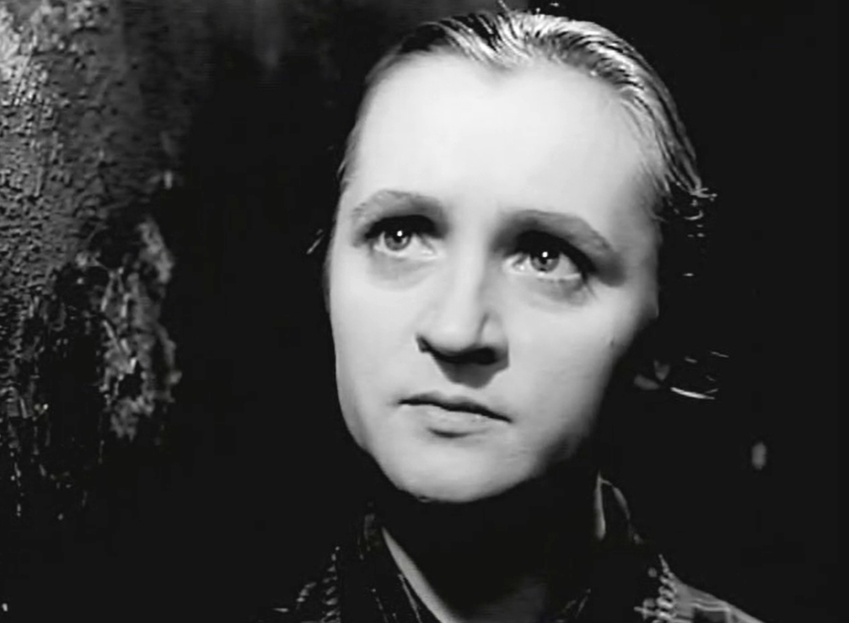 Кадр из кинофильма "Воскресение", 1960 г., режиссер Михаил Швейцер, сценаристы Михаил Швейцер, Евгений Габрилович, композитор Георгий Свиридов (скриншот) 